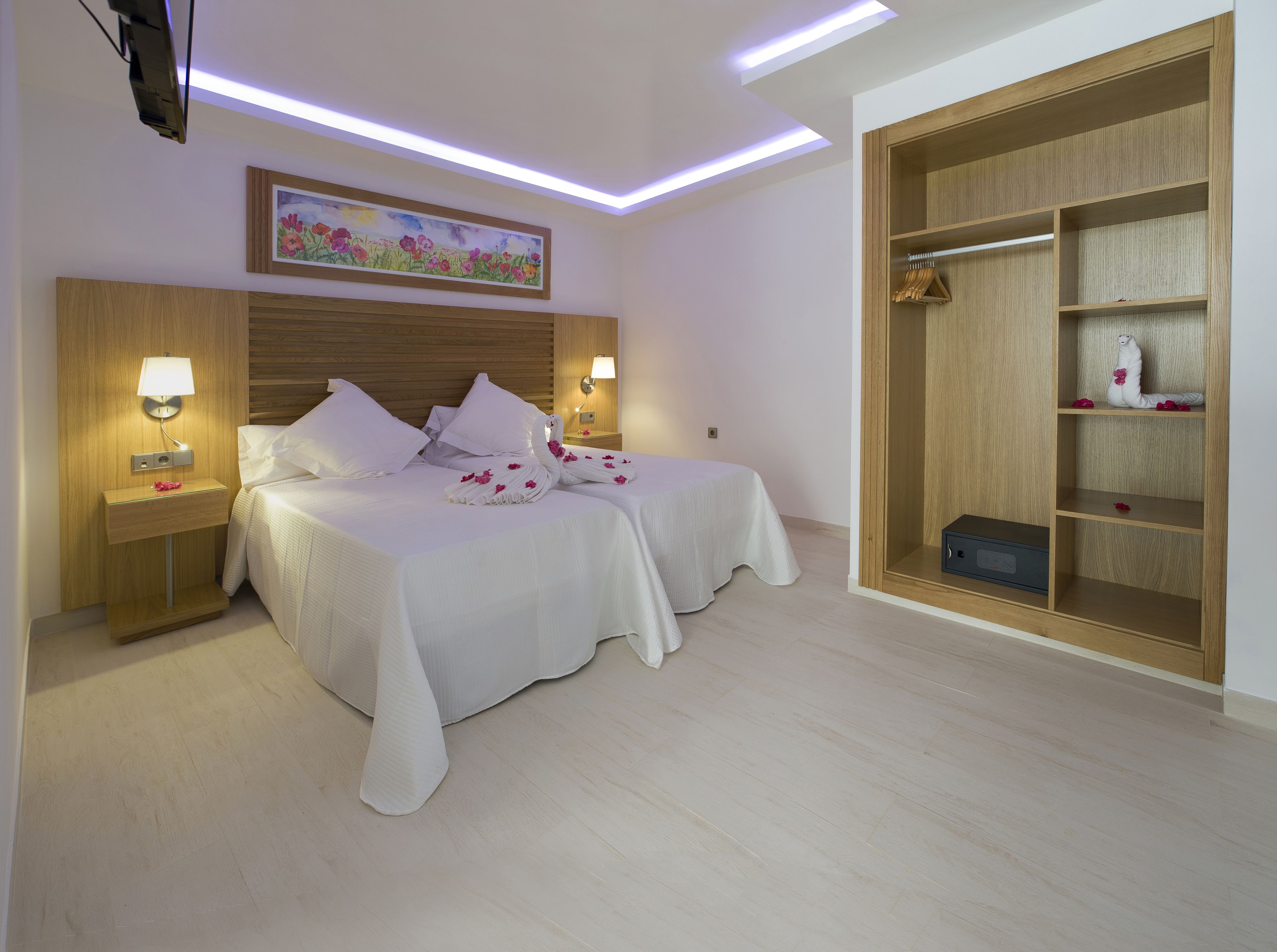 Studio – deluxe, terrasse (Cama Balinesa) | Skrivebord, blendingsgardiner, lydisolert og strykejern/-brett