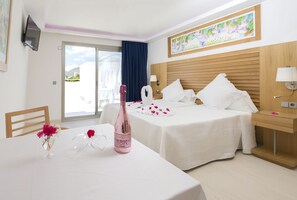 Deluxe Studio, Terrace (Cama Balinesa) | Private kitchen | Fridge, microwave, stovetop, coffee/tea maker - My Way Luxury Ibiza Studios (Sant Josep de sa Talaia)