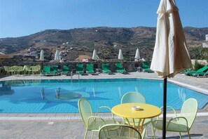 Outdoor pool - Perla Apartments (Malevizi)