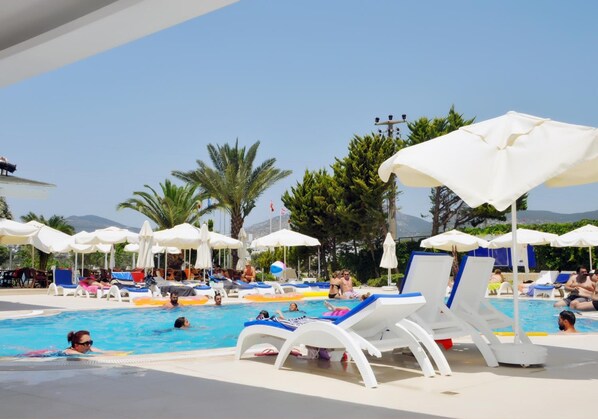 2 outdoor pools, pool loungers - Aparthotel Siesta Beach Bodrum (Bodrum)
