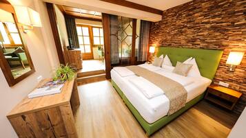 Junior Suite, Non Smoking, Balcony | 1 bedroom, hypo-allergenic bedding, free WiFi, bed sheets
