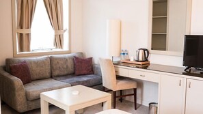 Premium bedding, minibar, laptop workspace, free WiFi - Palm Inn Hotel (Izmir)
