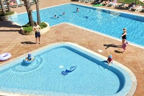 Área de juegos infantiles al aire libre