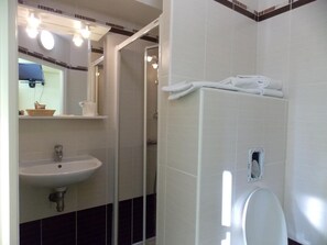 Shower, free toiletries, hair dryer, towels
