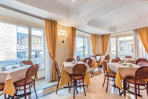 Frokostbuffé hver dag (EUR 9 per person)