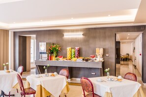 Daily buffet breakfast for a fee - Raeli Hotel Siracusa (Rome)