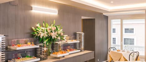 Daily buffet breakfast (EUR 9 per person)