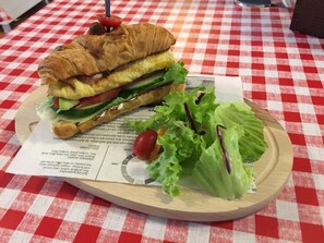 Thức ăn và đồ uống