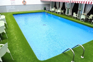 Piscina externa sazonal