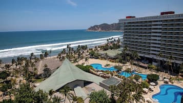 Deluxe Ocean View King | Beach/ocean view