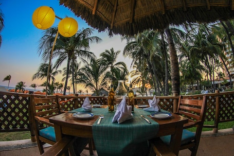 2 restaurants, breakfast, lunch served; local and international cuisine