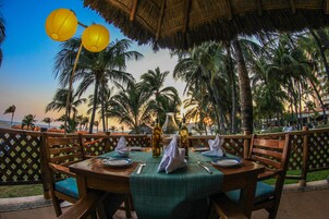 2 restoran, sarapan dihidangkan, masakan tempatan dan antarabangsa 