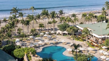 Luxe tweepersoonskamer, uitzicht op golfbaan | Uitzicht op strand/zee