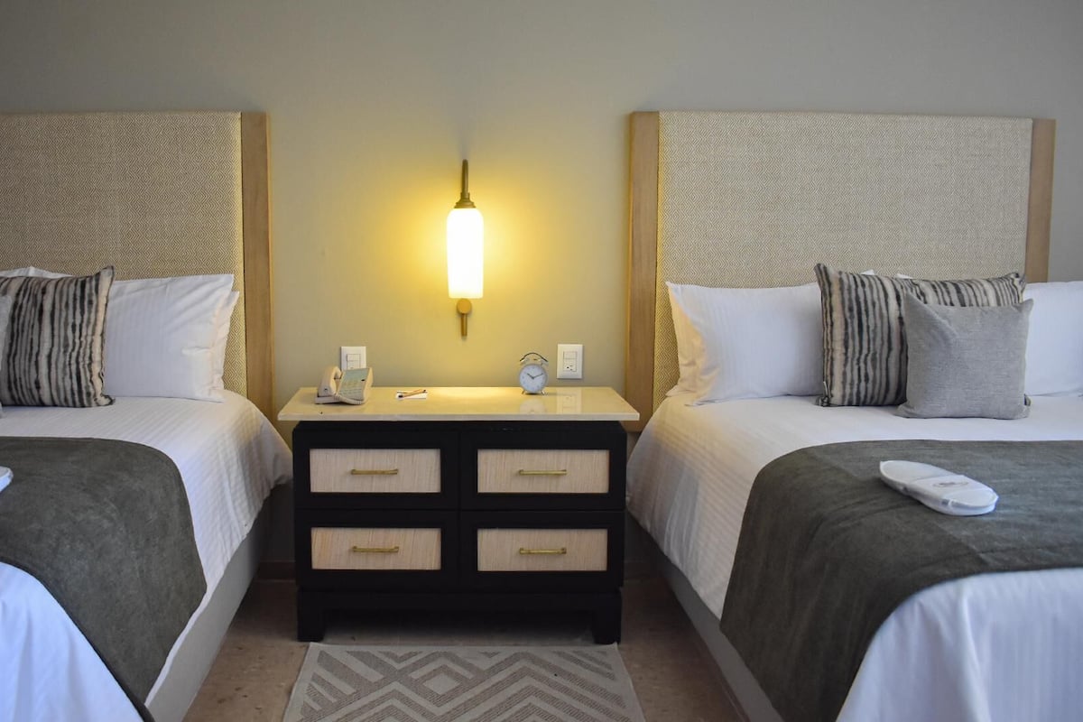 1 bedroom, premium bedding, in-room safe, laptop workspace