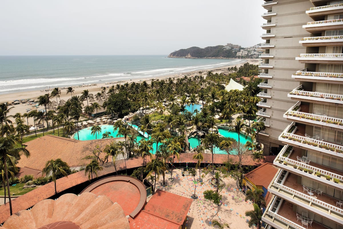 Junior Suite Ocean View King | 1 bedroom, premium bedding, in-room safe, laptop workspace