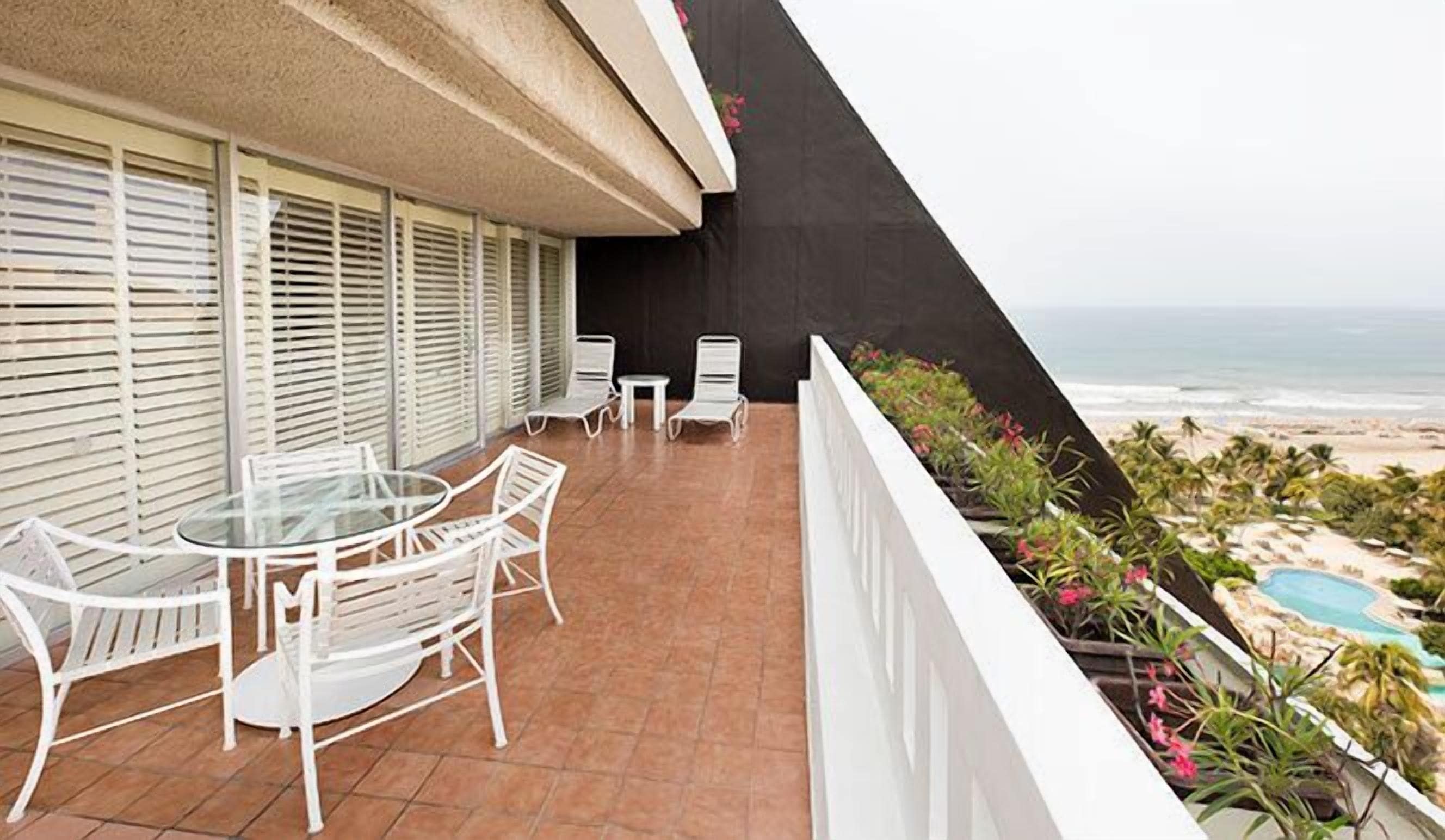 Junior Suite Ocean  View King | Premium bedding, down comforters, pillowtop beds, in-room safe