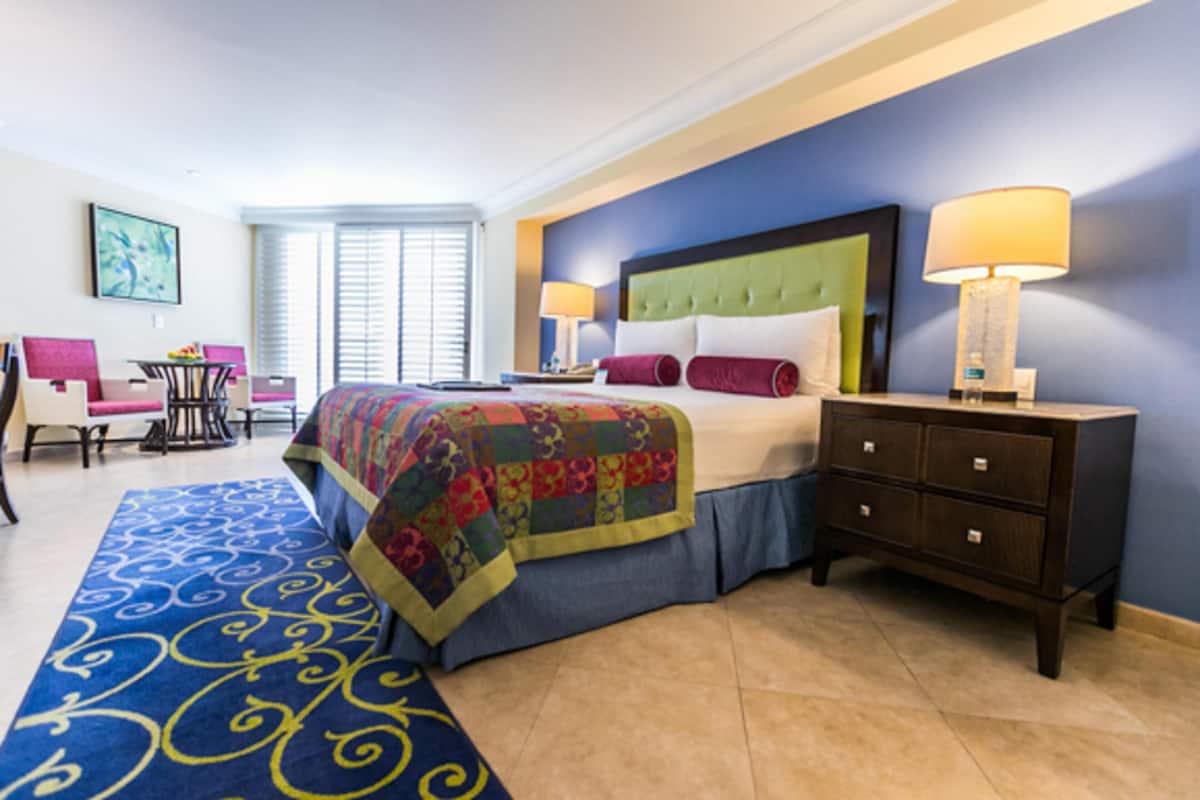 1 bedroom, premium bedding, in-room safe, laptop workspace