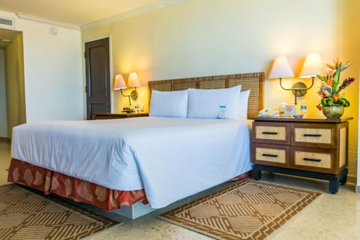1 bedroom, premium bedding, in-room safe, laptop workspace