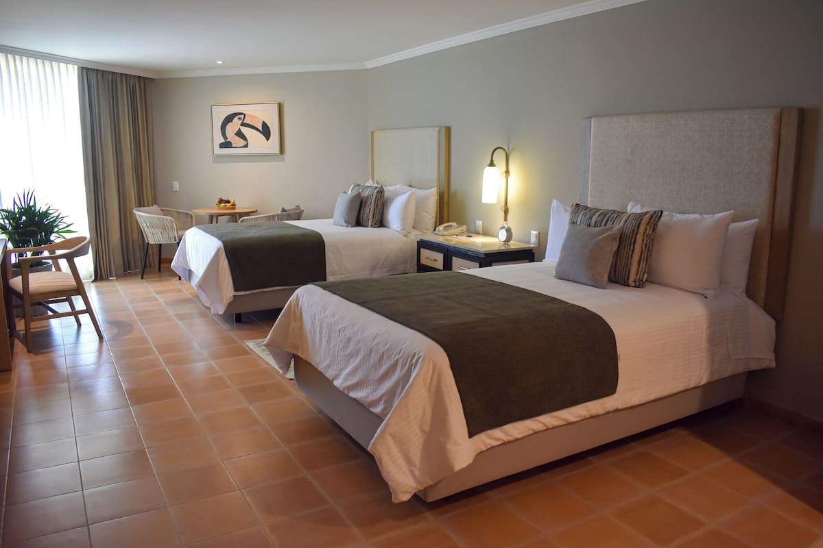 1 bedroom, premium bedding, in-room safe, laptop workspace
