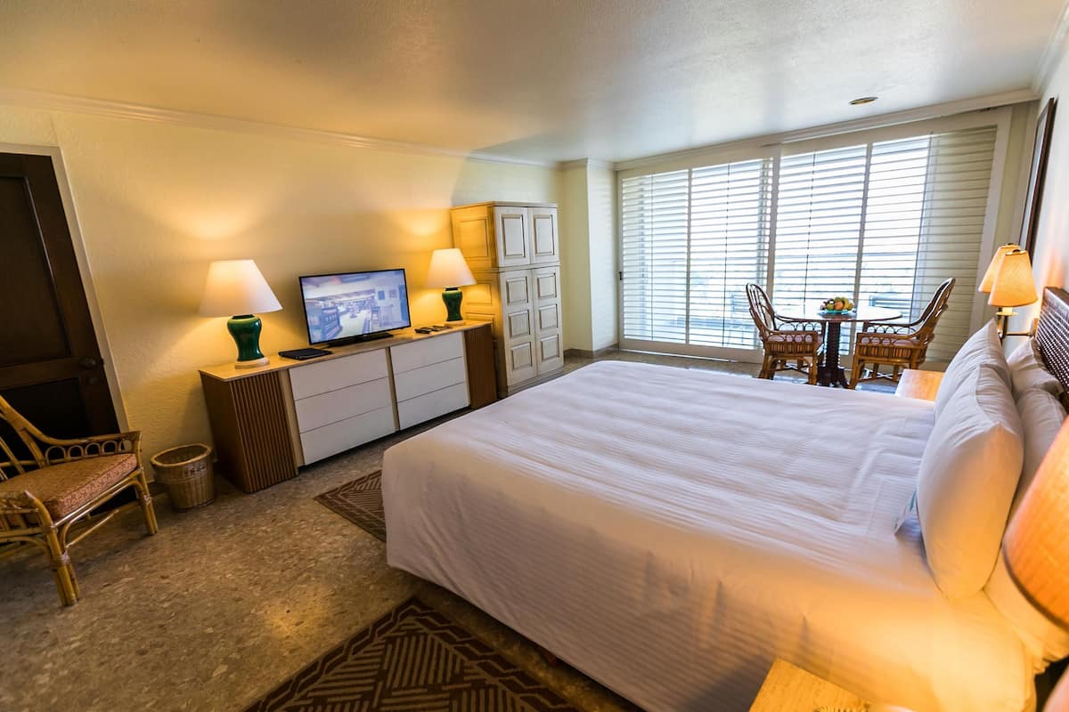 1 bedroom, premium bedding, in-room safe, laptop workspace