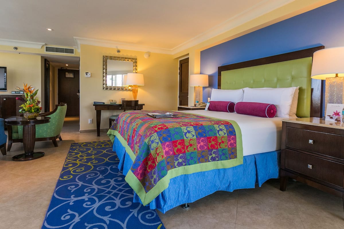 1 bedroom, premium bedding, in-room safe, laptop workspace