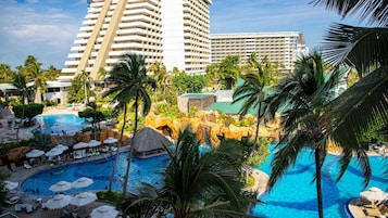Quarto casal superluxo, vista para o campo de golfe | Vista do quarto