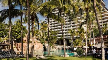 3 outdoor pools, pool umbrellas, sun loungers
