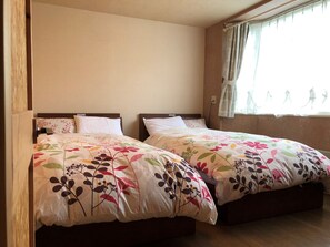 Chambre (Group Room with Kitchen)