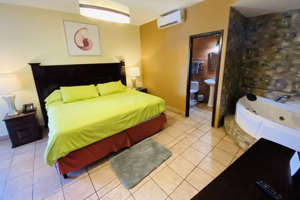 Phòng Suite Junior | Minibar, bàn, truy cập Internet không dây miễn phí, bộ trải giường 