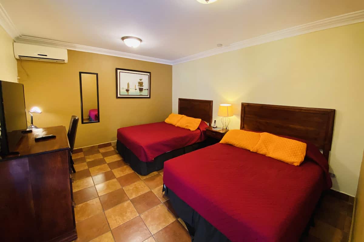 Phòng 4 Deluxe | Minibar, bàn, truy cập Internet không dây miễn phí, bộ trải giường 