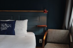 Room, 1 Queen Bed | Desk, laptop workspace, iron/ironing board, free WiFi