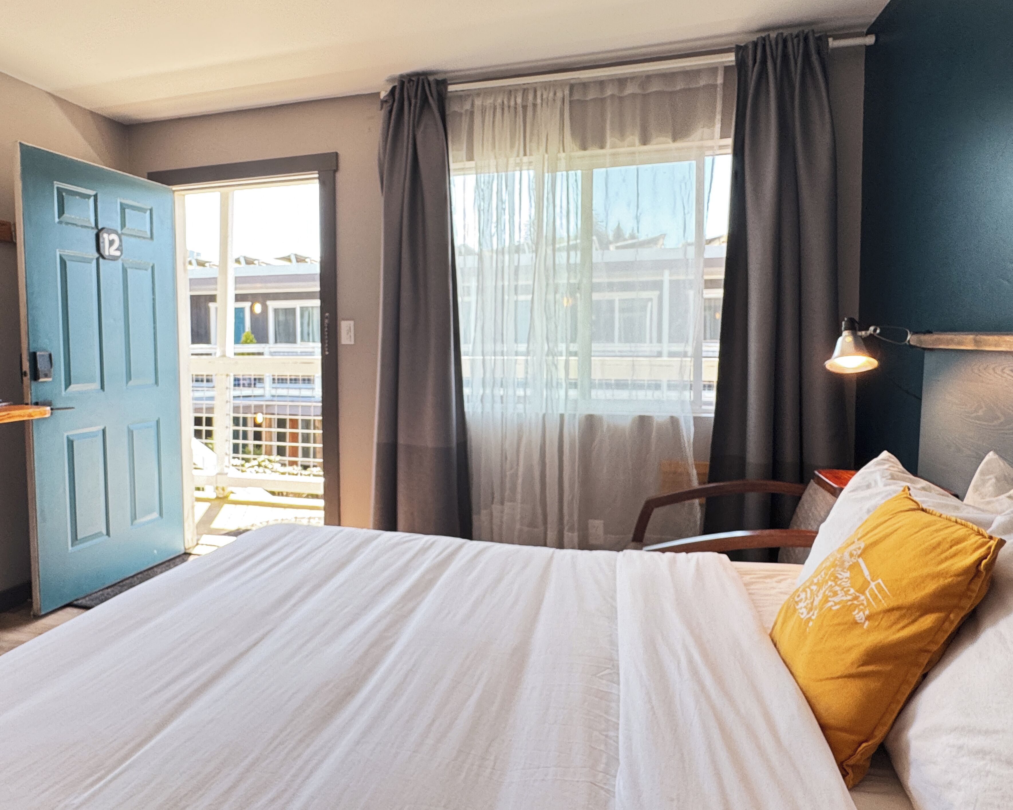 Room, 1 Queen Bed | Desk, laptop workspace, iron/ironing board, free WiFi