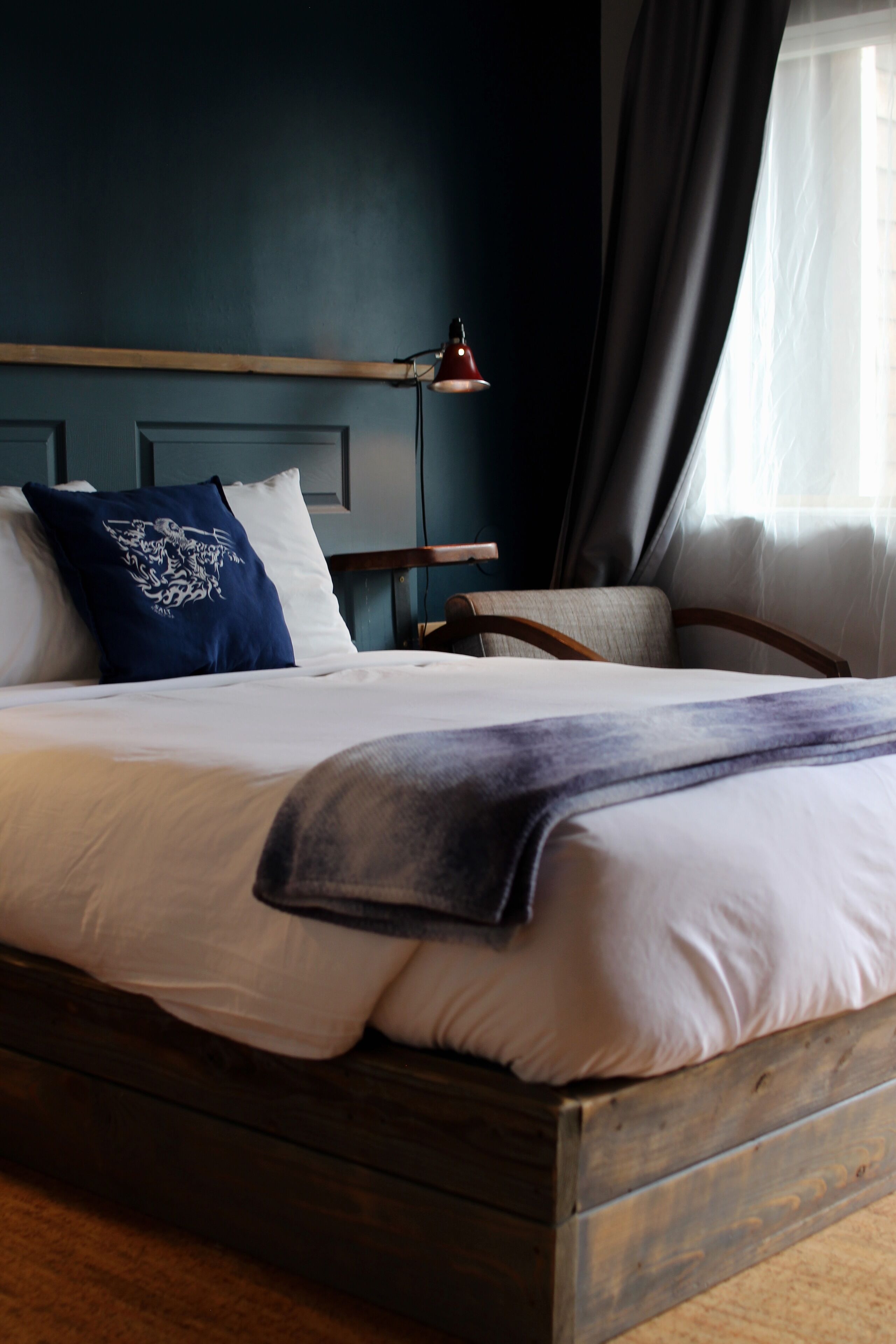 Room, 1 Queen Bed | Desk, laptop workspace, iron/ironing board, free WiFi