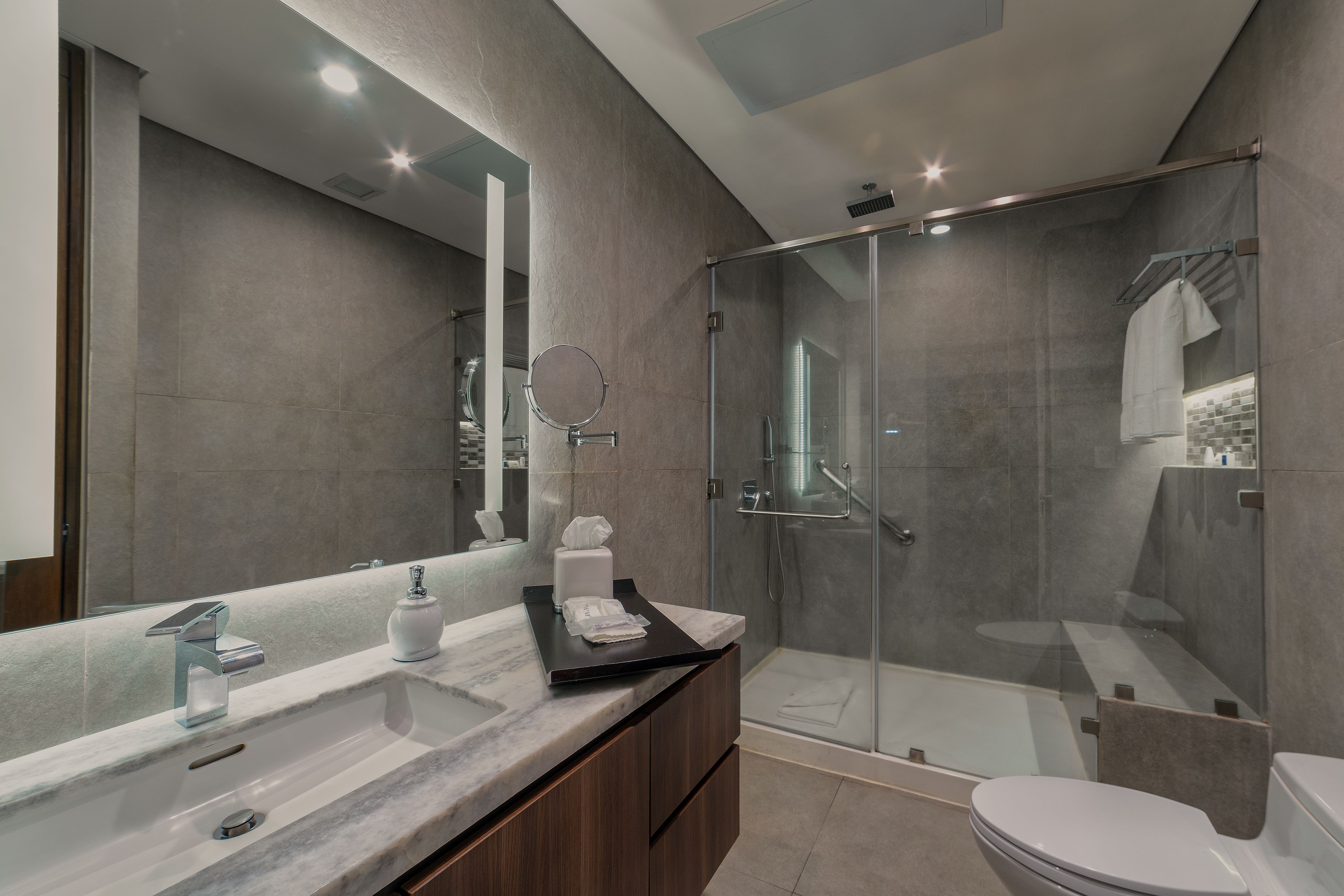 Suite Deluxe, 2 chambres, cuisine, vue ville | Salle de bain