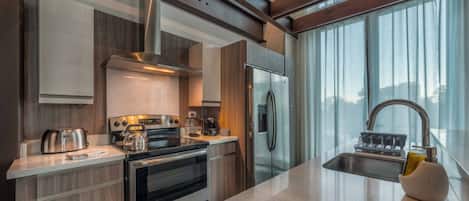 Loft, Küche, Stadtblick | Eigene Küche | Großer Kühlschrank, Mikrowelle, Herdplatte, Geschirrspüler