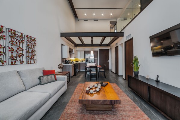 高級寢具、客房內保險箱、書桌、遮光布/窗簾