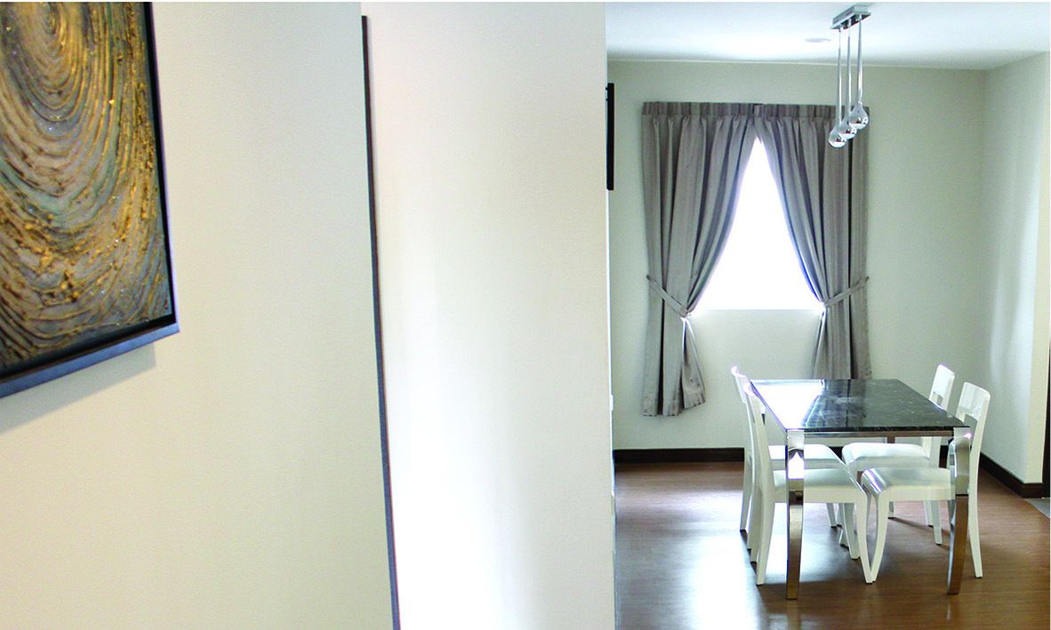 two bedroom apartment | in-room dining