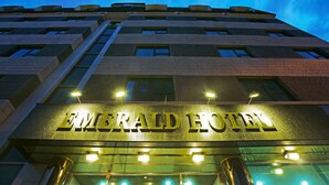 The exterior of the Emerald Hotel with its name illuminated in large letters. - Emerald Hotel (Jeju City)
