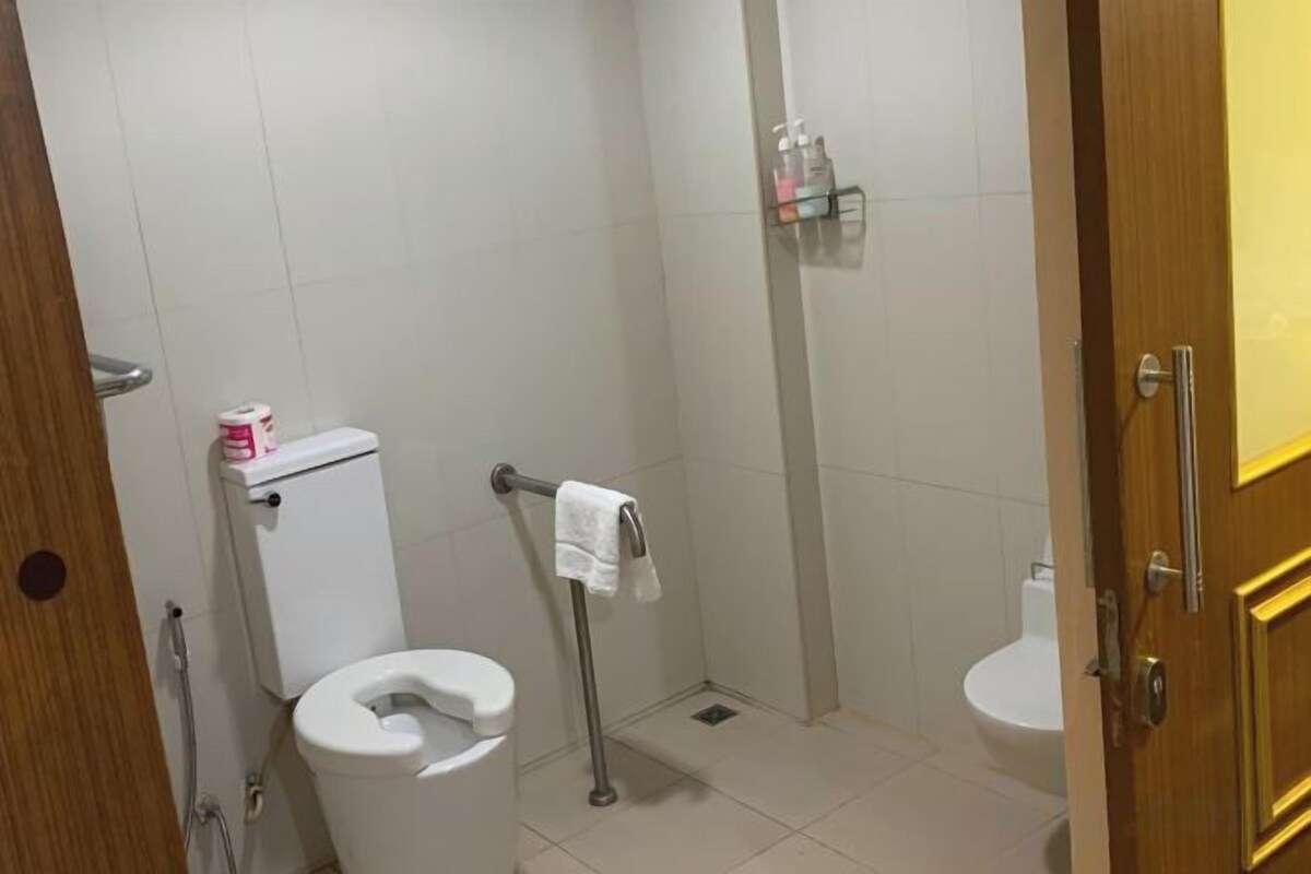 Shower, free toiletries, hair dryer, slippers