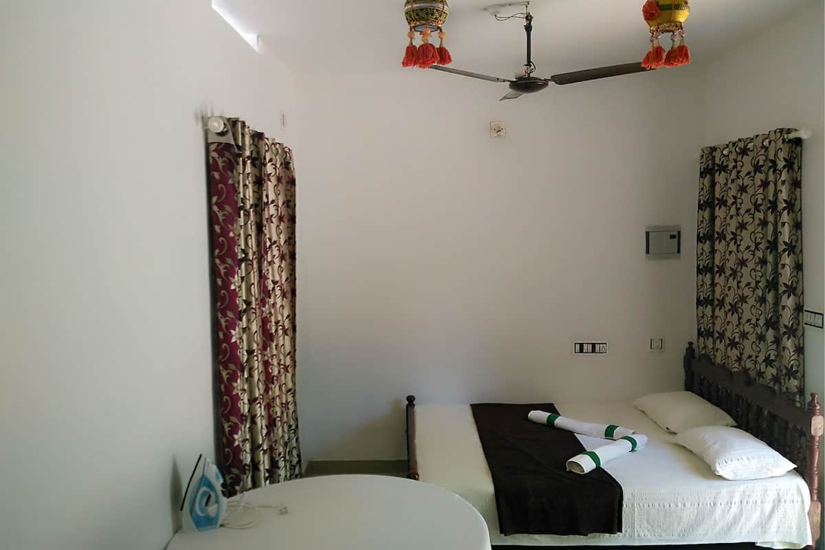 Basic Double Room | 3 bedrooms, in-room safe, individually furnished, desk