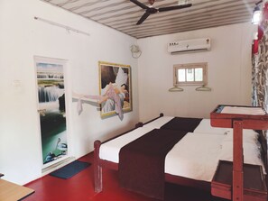 傳統雙床房, 2 張標準雙人床, 吸煙房 | 3 間睡房、房內夾萬、獨特裝修、書桌