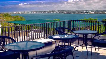 Daily continental breakfast (USD 10.00 per person)