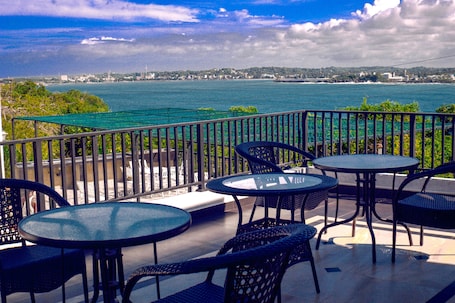 Daily continental breakfast (USD 10.00 per person)