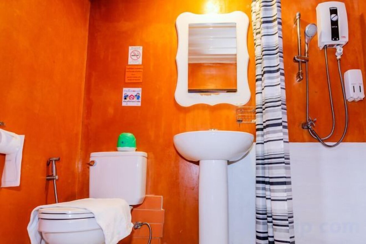 Free toiletries, towels