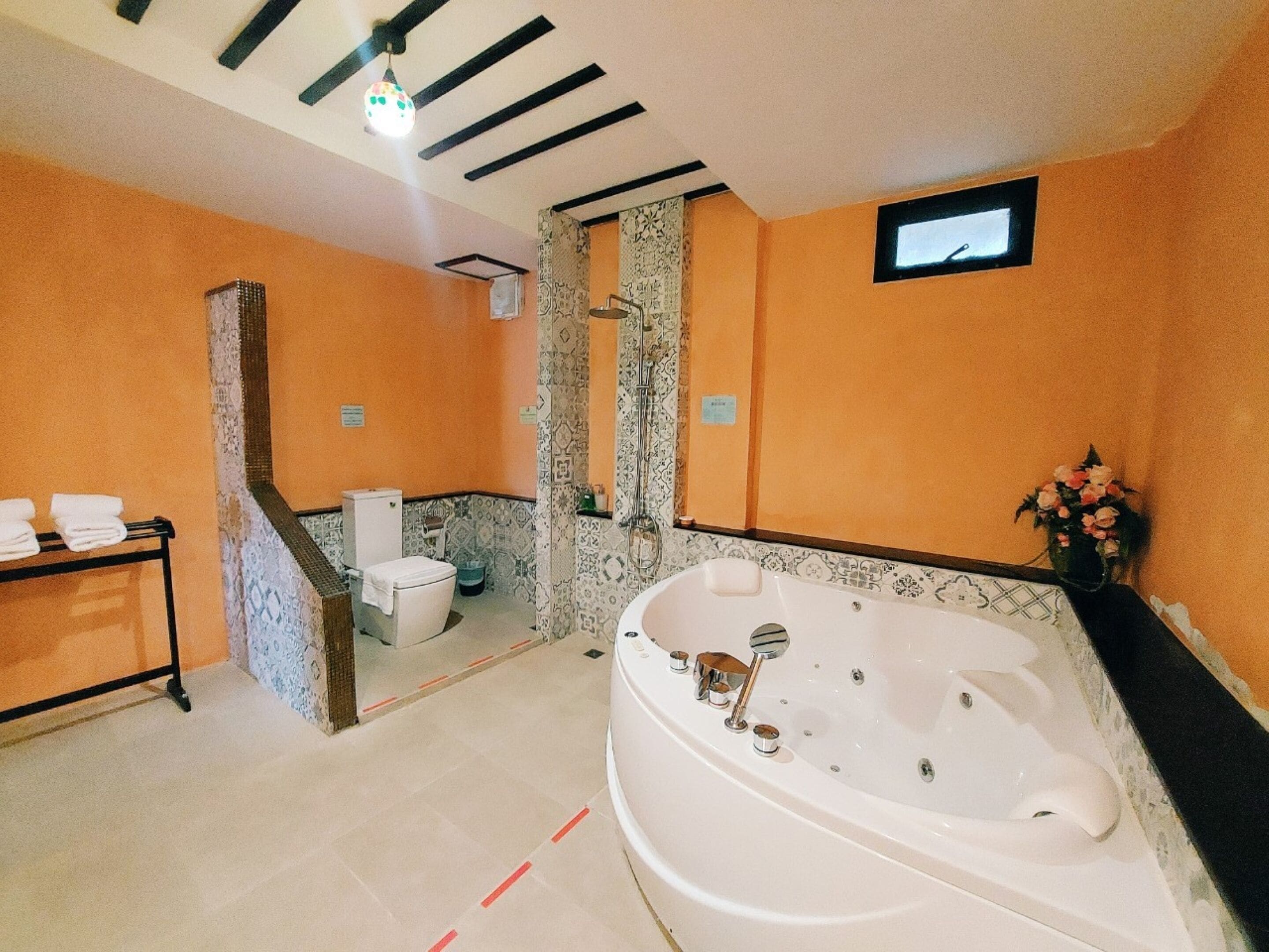 design suite, jetted tub | bathroom | free toiletries, towels