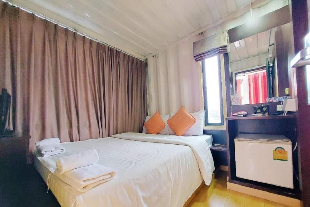 Cortinas blackout, wifi gratis y ropa de cama