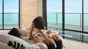 2-Bedroom Oceanfront Suite | Minibar, in-room safe, desk, free WiFi