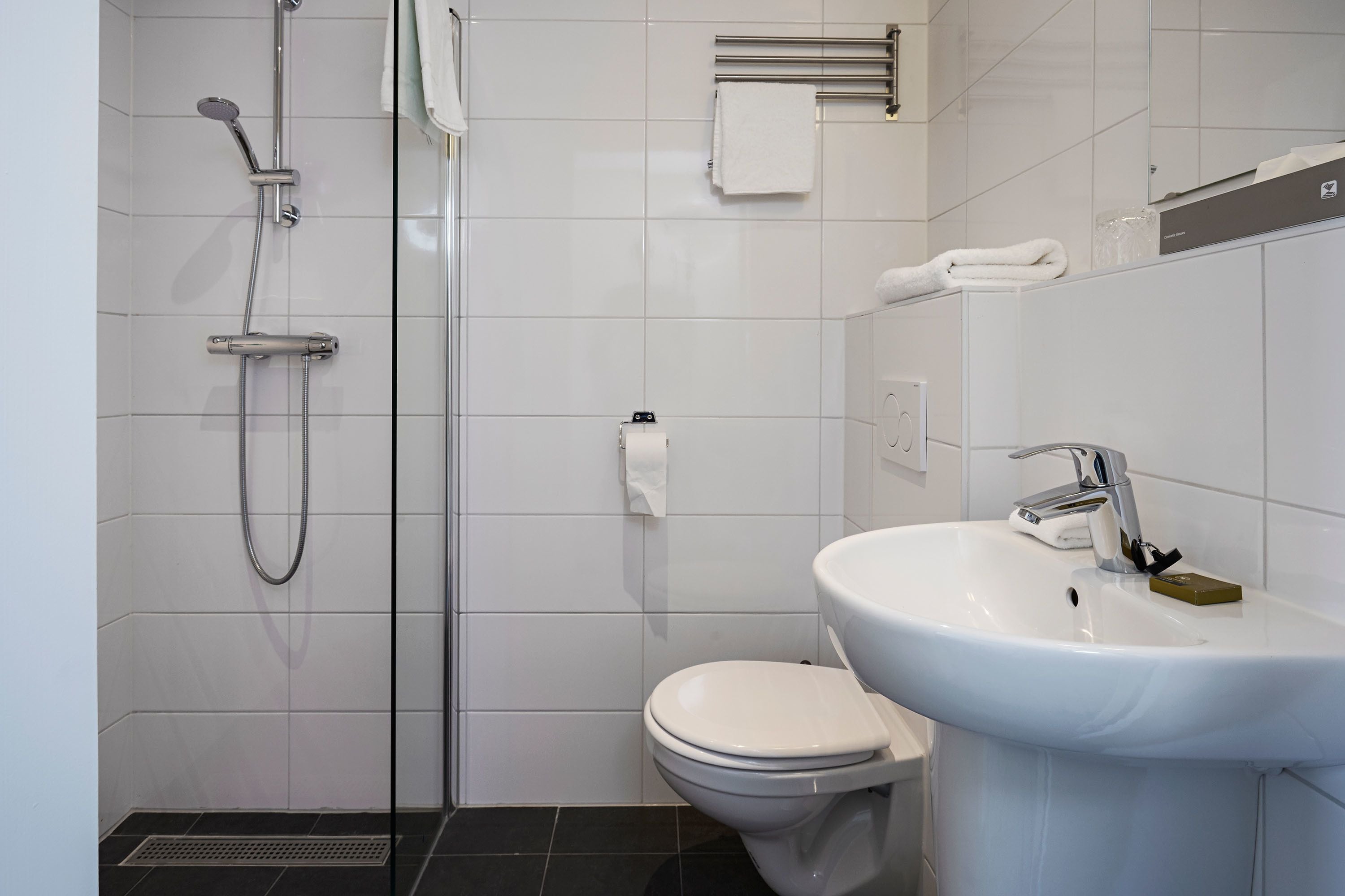 shower, free toiletries, towels