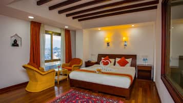 Minibar, safe på rommet, skrivebord og skrivebord for bærbar PC