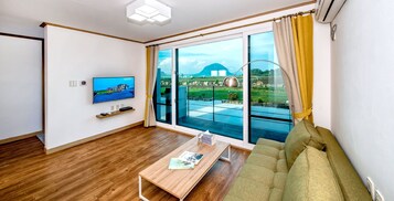 Duplex Apartment  | 起居区 | 平板电视